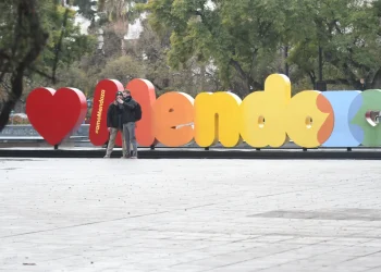 Saldo turístico negativo en Mendoza: se disparan las salidas a Chile y caen las llegadas por avión