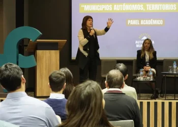 Autonomía municipal: intendentes de la oposición pidieron avanzar con la independencia de sus departamentos