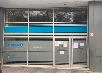 Registro 14 cerrado: miles de trámites siguen frenados y hubo protestas violentas en la Cámara de Mandatarios