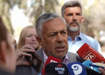 Empleados públicos: Cornejo quiere cambiar el convenio colectivo de un área clave