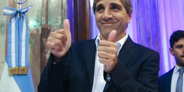 Luis Caputo logró renovar todos los vencimientos de deuda pero pagó una tasa alta