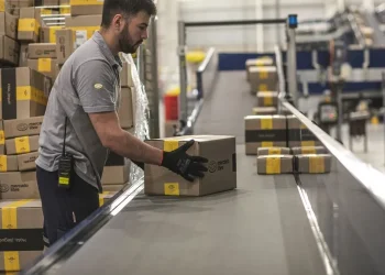 Mendoza actualiza sus compras públicas: el Gobierno podrá operar con Mercado Libre o Amazon