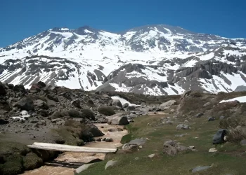 Alerta amarilla: ¿pueden entrar en erupción dos volcanes de Mendoza?