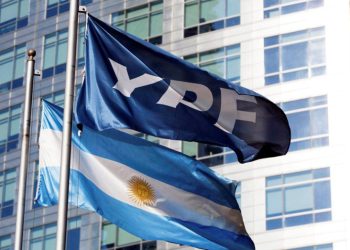 YPF: Argentina le pidió a la jueza Preska reconsiderar su pedido de entregar los mails de Luis Caputo y Massa