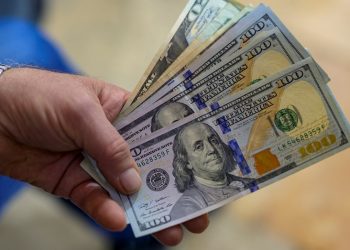 El dólar cerró a $1.425 y el riesgo país superó los 1.000 puntos tras el resultado electoral en PBA