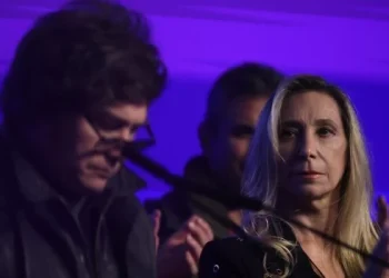 La respuesta de Milei a la derrota: crea una «mesa política nacional» y convoca a los gobernadores