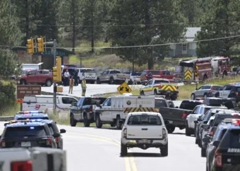 Tres heridos graves por un tiroteo en una escuela en los suburbios de Denver