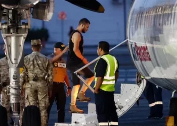 El vuelo con argentinos deportados por Estados Unidos llegó a Ezeiza