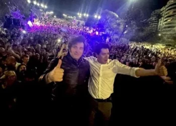 Milei lanzó en Córdoba la campaña para octubre: “Los argentinos no se van a dejar engañar por un chimentero berreta”