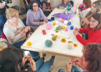 Tejer para aportar al bienestar emocional y la salud mental