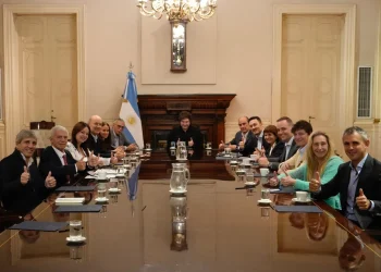 Doble turno y reflexión: primera reunión de Gabinete tras la derrota bonaerense