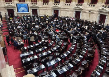 DNU bajo la lupa: oposición acelera en Diputados la reforma que complica a Javier Milei