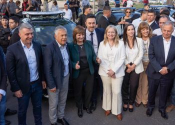 Comisarías a bordo: Cornejo, Bullrich y Petri presentaron los nuevos móviles tecnológicos de la Policía de Mendoza