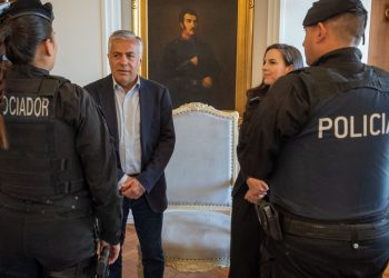 Cornejo recibió a los negociadores policiales que resolvieron el caso en La Paz