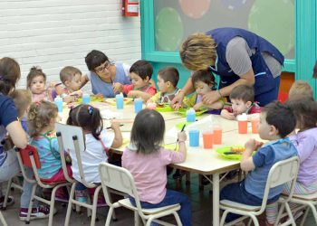 Una deuda histórica: proyecto de ley propone equiparar salarios de docentes de centros de primera infancia