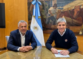 Alfredo Cornejo se reunió con Luis Caputo en busca de financiamiento para obras, salud y educación