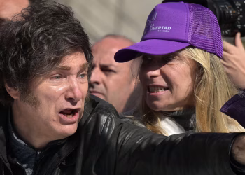 El escándalo de los audios: Milei acusó a «espías que se disfrazan de ‘periodistas’»