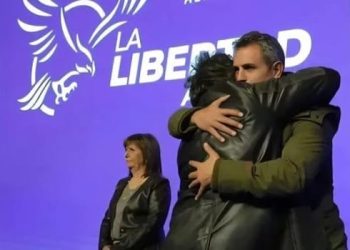 En medio de la polémica por el distante saludo, Milei compartió en redes una foto con Martín Menem