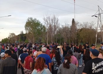 Siguen los reclamos en la Isla del Diamante por la falta de agua potable