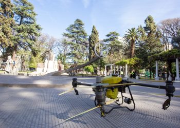 La Ciudad de Mendoza implementó, por primera vez, drones para la pulverización del arbolado