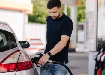 Reclaman que las petroleras informen con anticipación los aumentos de combustibles