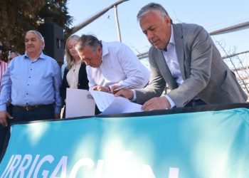 Cornejo y Marinelli formalizaron la entrega del Acueducto Ganadero Monte Coman–La Horqueta a Irrigación