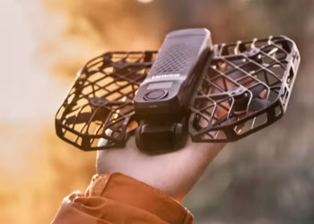 Los “drones de bolsillo” llegan a Argentina: cómo son, por qué no necesitan control remoto y cuál es su precio