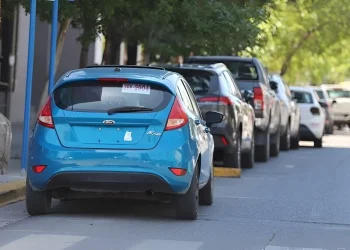 Afirmaron que se normalizó la entrega de chapas patentes, pero en Mendoza respondieron que faltan