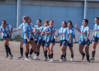 Deportivo Argentino le ganó a Huracán y también es líder del fútbol femenino
