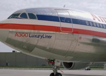 Estados Unidos: hallaron a un hombre muerto en el tren de aterrizaje de un avión