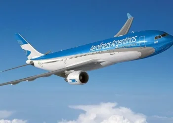 Un estudio reveló que viajar da más felicidad que tener hijos y generó debate