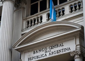 El Banco Central tuvo que vender US$678 millones para contener la suba del dólar