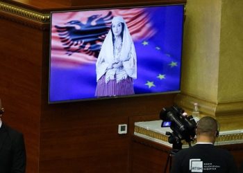 «No estoy aquí para remplazar a los humanos», aseguró la ministra albanesa generada por IA