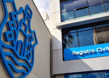 Fue de testigo a una boda y terminó casado por error: la increíble historia que salió a la luz 8 años después