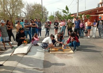La ONG Estrellas Amarillas acompañóa la familia de Ian Carrasco en la pintada de una nueva estrella en Cuadro Nacional