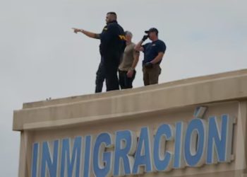 Tirador suicida disparó en un centro de inmigración de Texas