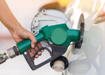 Lanzaron descuentos del 30% y $40.000 de reintegro en nafta y gasoil en septiembre de 2025