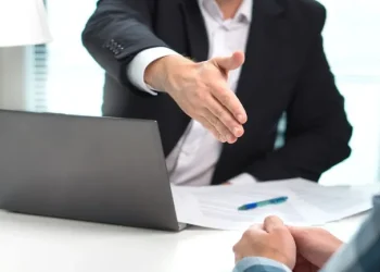 Bancos en Argentina buscan talento con sueldos de casi $2 millones: ¿Cómo postularse?