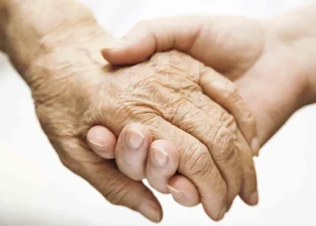 Qué valoran las mujeres en sus parejas: ¿acciones o palabras?