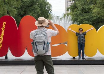 Turismo en Mendoza en crisis: la hotelería enfrenta el desafío del dólar y los alojamientos informales