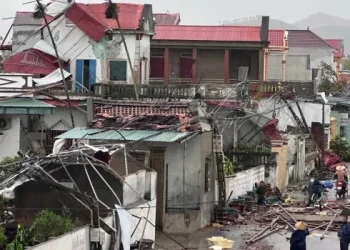 El tifón Bualoi deja 49 muertos en Vietnam