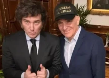 En un clima de extrema tensión política, Milei se reúne con Espert y todo apunta a que el candidato no se baja de la lista de LLA