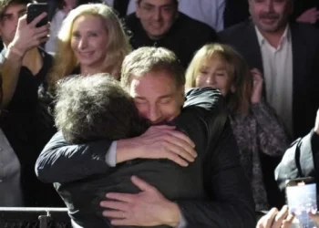 El Gobierno no se rinde e insiste para que Santilli encabece la lista libertaria