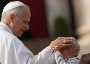 León XIV pide que se respeten la legitimas aspiraciones de los israelíes y palestinos
