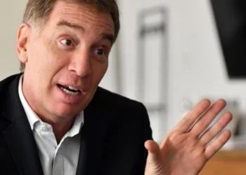Autorizan a la Libertad Avanza a reimprimir la cartelería y los afiches de campaña con Santilli en lugar de Espert