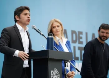Para Kicillof, Milei fue “a pedir la escupidera” al Tesoro de los Estados Unidos