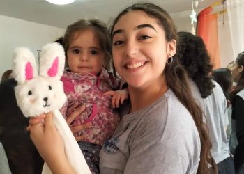 Estudiantes confeccionaron muñecos de apego para los peques del jardín maternal del CIC del Bº El Sosneado