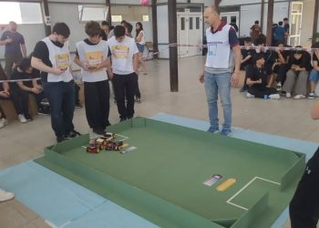 Tecnología y creatividad en acción: Sumo, Carreras y Fútbol Robótico en el Centro Integrador Universitario