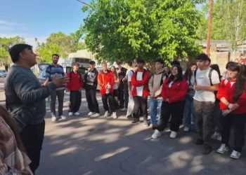 Alumnos de la Escuela Manuel Ignacio Molina compartieron con los productores de la Feria Franca