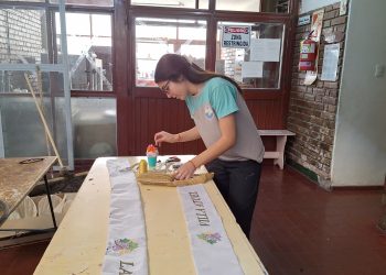 Un proyecto escolar une arte y tradición en la creación de las bandas vendimiales